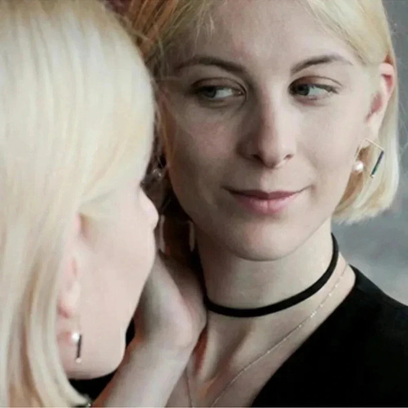 Pearl Stud Earrings Hematite Summer Beach Shell - Picture 6 of 8